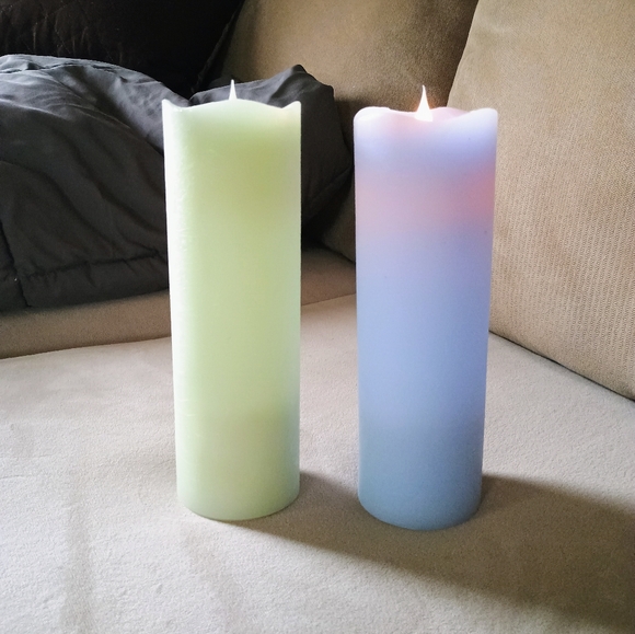2 real wax flickering battery candles with timer. - Picture 2 of 7